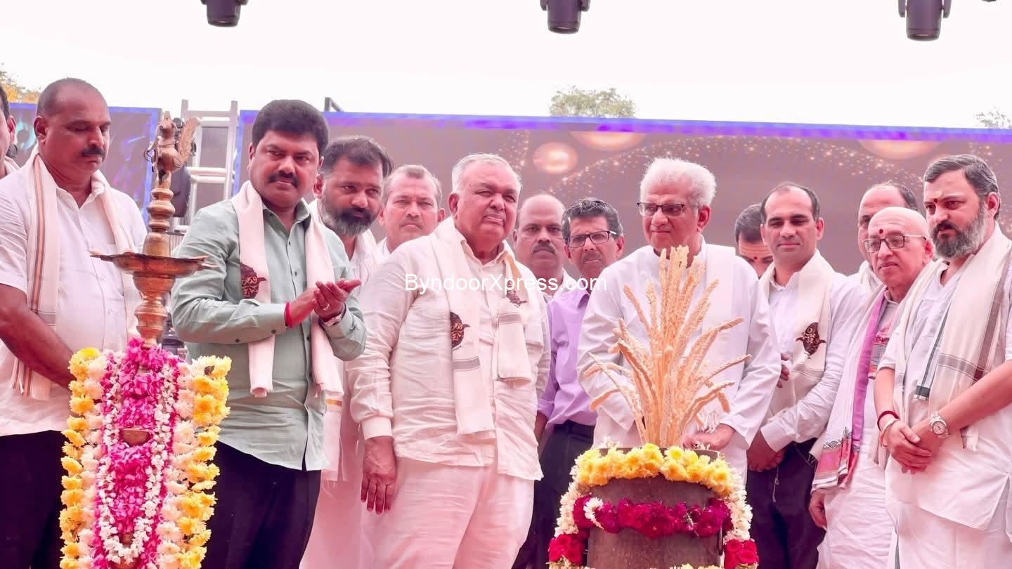 ವಿಜೃಂಭಣೆಯ ಬೈಂದೂರು ಉತ್ಸವ ಅಧಿಕೃತ ಚಾಲನೆ: ಧರ್ಮಾಧಿಕಾರಿಗಳು ಡಾ ಡಿ ವೀರೇಂದ್ರ ಹೆಗ್ಗಡೆ